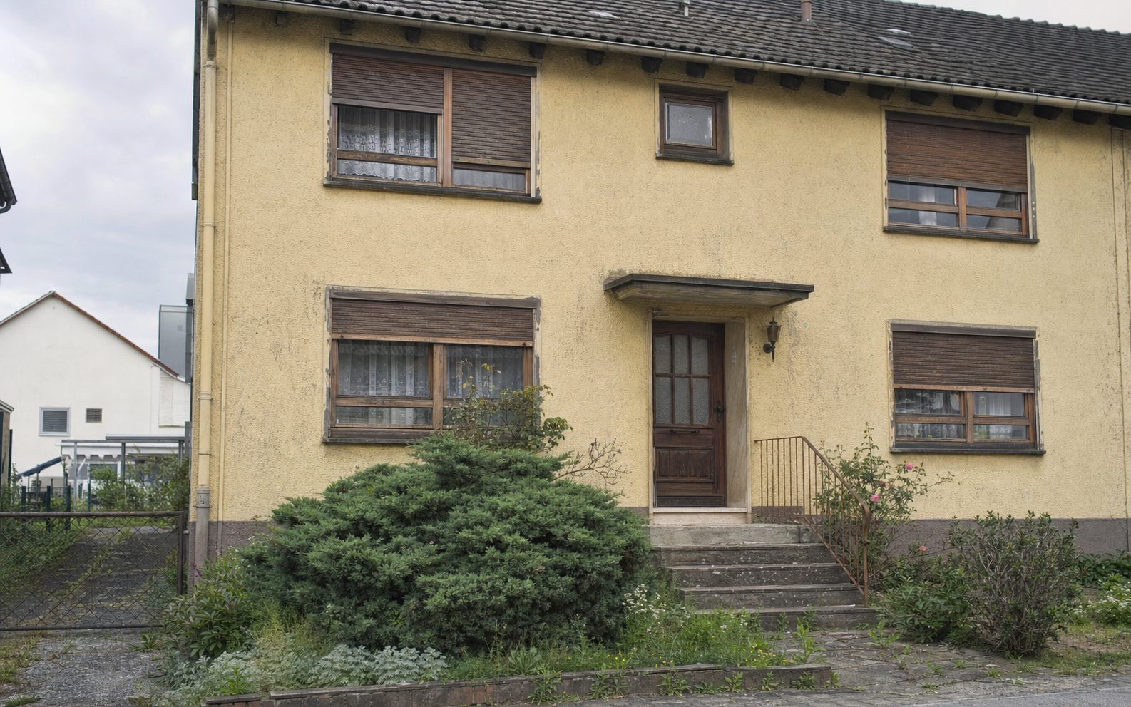 Doppelhaushälfte 1965 vor der Sanierung — Esslingen